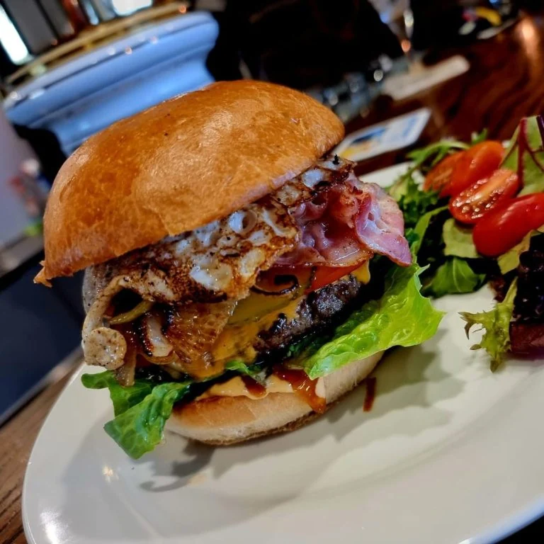Burger Der Deftige aus der Propellerstube